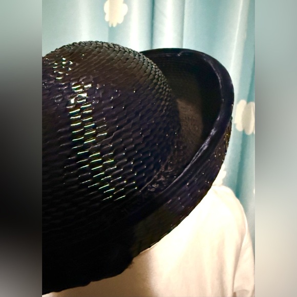 Vintage navy woven hat with velvet bow and trim. - Picture 6 of 11